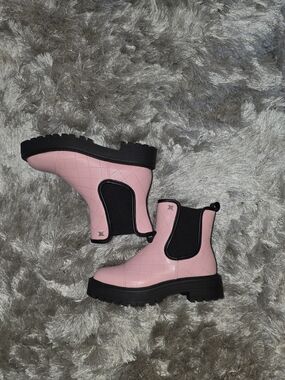Girls Lucianna Quilt Pink Chelsea Boots with Black Sole Sz 2